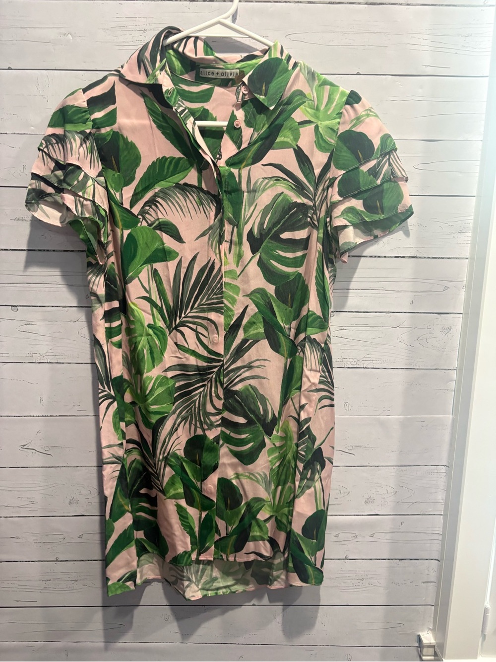 Alice + Olivia Jem Palm Print Flutter Shirtdress - Picture 5 of 11